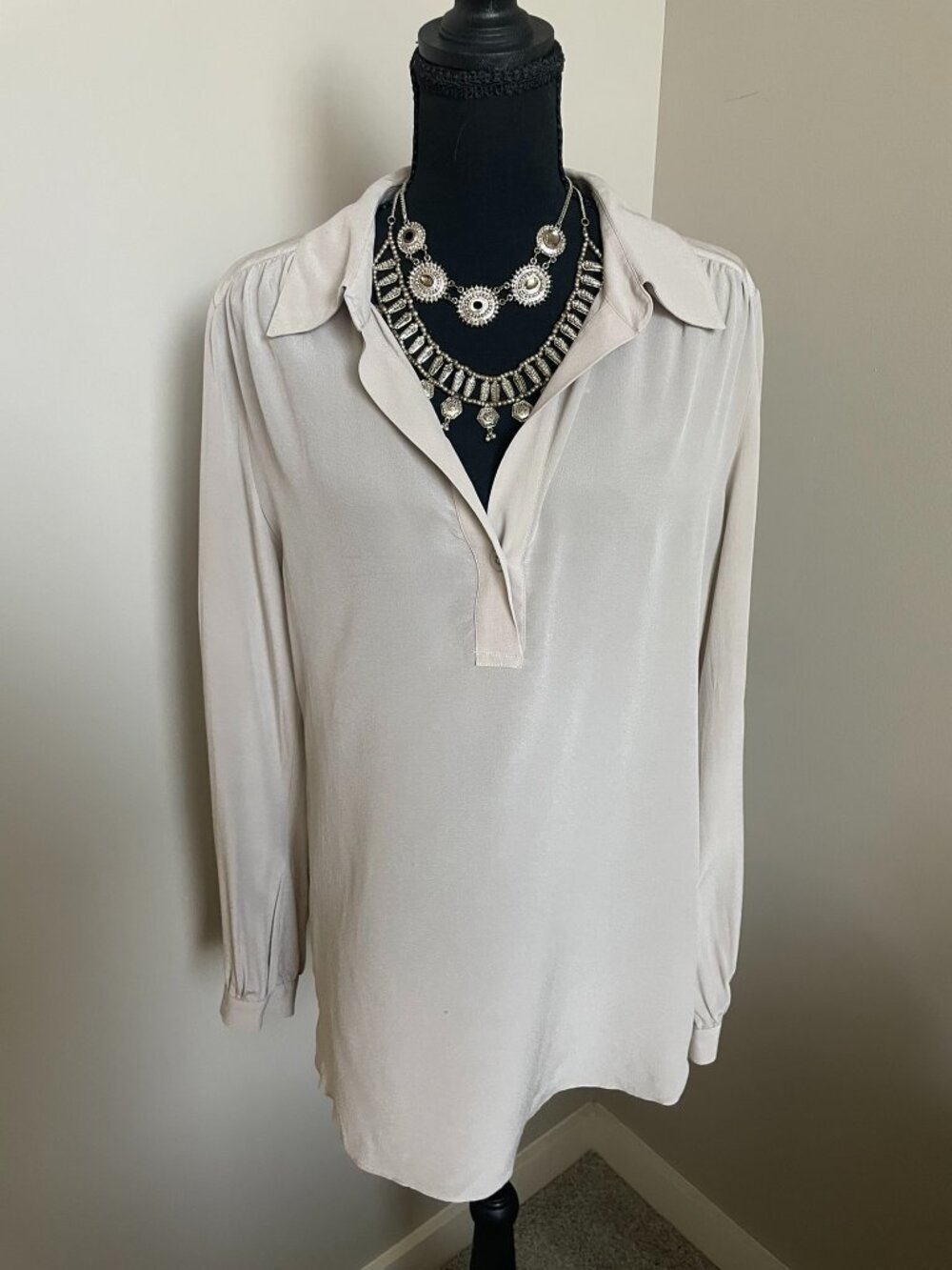 Cabi Beige Button‑Front Blouse – Lightweight, Flowy, Effortless Chic